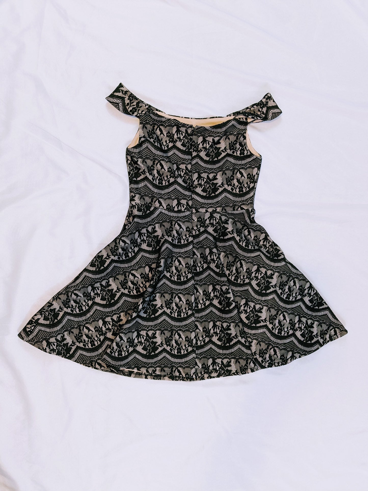 Mystic Lace Dress Size M